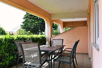 Ferienwohnung mit Terrasse und Grill