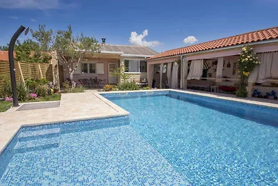 Ferienhaus mit Pool in der nähe vom Krka