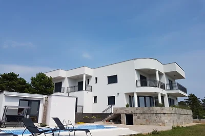 Ferienhaus mit 10 Schlafzimmern, Meerblick un