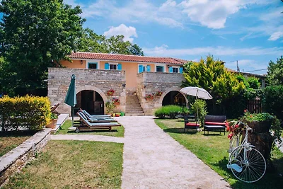 Ferienhaus mit Pool und Klimaanlage