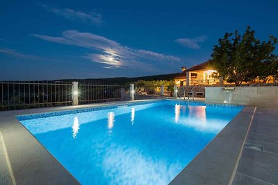 Ferienhaus mit Meerblick und Pool