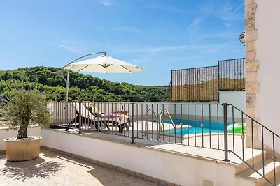 Villa mit Swimmingpool und Meerblick