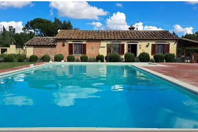 Villa mit Swimmingpool, WLAN und Klimaanlage 