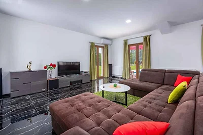 Ferienhaus mit Pool in ruhiger Lage