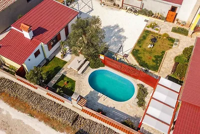 Bungalow mit Aussenpool