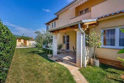 Villa mit Pool und mediterranem Garten