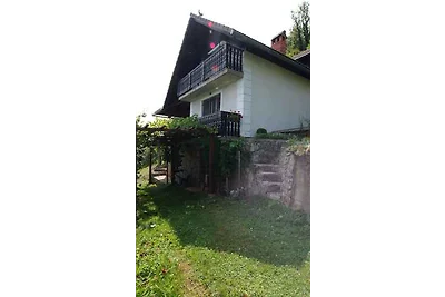 Ferienhaus mit Balkon und Garten