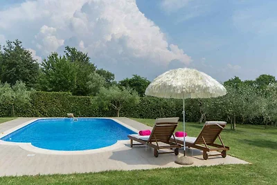 Villa mit Pool und Klimaanlage