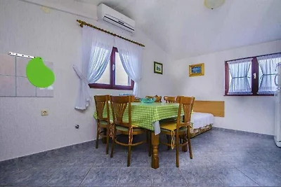 Ferienwohnung mit Klimaanlage, Balkon und