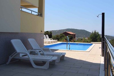 Ferienwohnung mit Poolnutzung und Meerblick