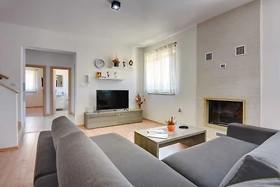 Villa mit Pool und Meerblick