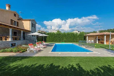 Villa mit Pool und Klimaanlage