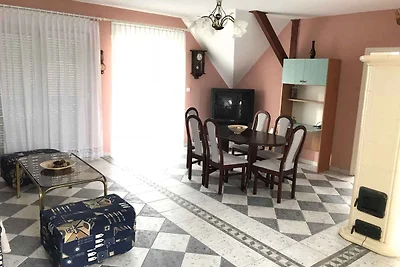 Ferienhaus mit Aussenpool am Ufer