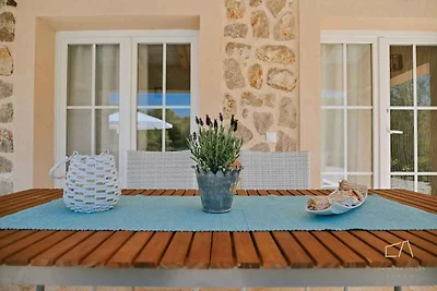 Villa mit Pool und Klimaanlage