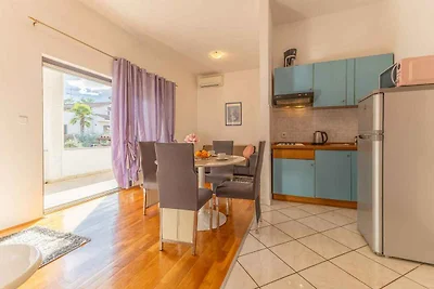 Apartment im ersten Stock eines