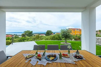 Villa mit Pool und Sommerküche