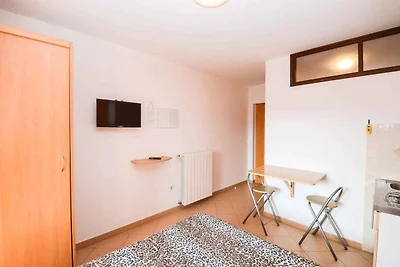 Studio mit Balkon und Klimaanlage