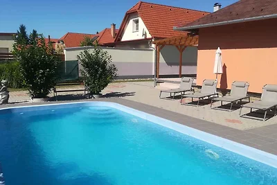 Ferienhaus mit Pool und Internet