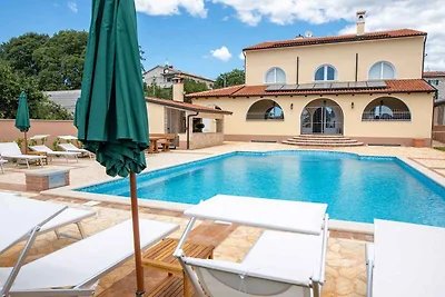 Ferienwohnung mit Pool und Grill