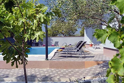 Villa mit Pool und Klimaanlage