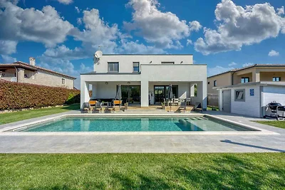 Villa mit Pool und Klimaanlage