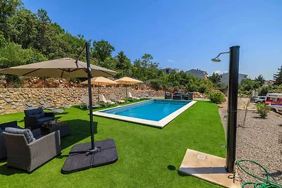 Ferienwohnung mit Pool und Meerblick