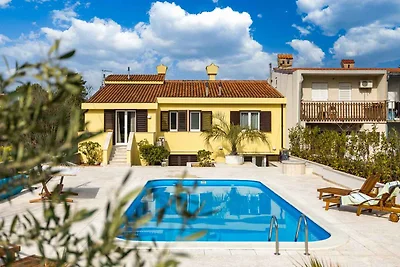 Ferienhaus mit Aussenpool, Klimaanlage und