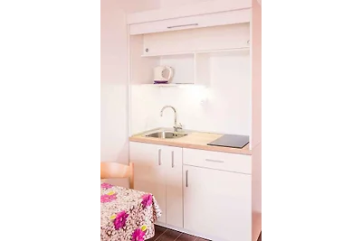 Studio mit Balkon und Klimaanlage