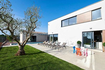 Villa mit Pool und Wellness