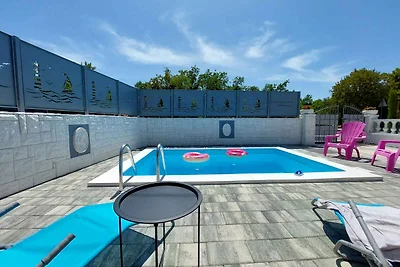 Ferienhaus mit Aussenpool und Whirlpool