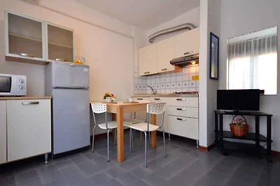 Studio mit Klimaanlage und Balkon