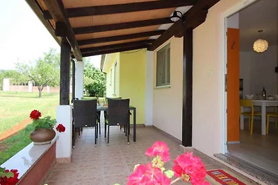 Bungalow mit Aussenpool und Klimaanlage