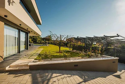 Villa mit Klimaanlage und Aussenpool