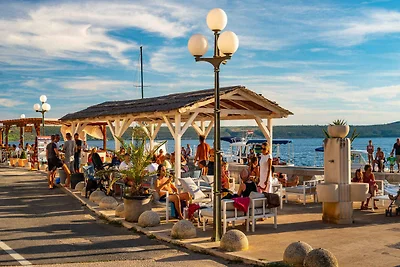 Moderne Unterkunft mit Privatpool in