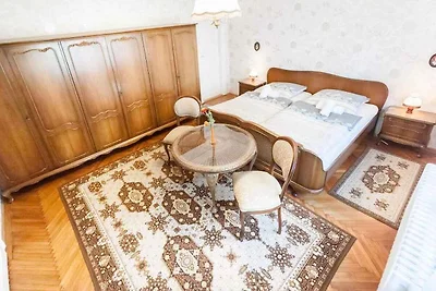 Ferienhaus mit Garten in toller Lage und bürg