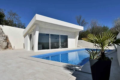 Luxuriöse Unterkunft mit Pool in Matulji