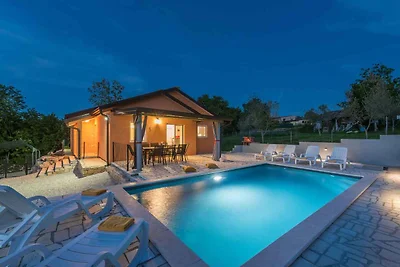 Villa mit grossem Pool und Jacuzzi