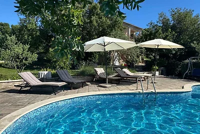 Ferienwohnung mit Pool und Balkon