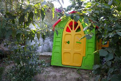 Ferienhaus mit Pool, Sandkasten und