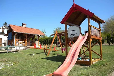 Ferienwohnung mit Kinderspielplatz und Pool