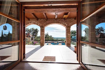 Villa mit Pool und schöner Aussicht