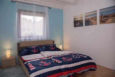 Ferienhaus mit Pool und überdachter Terrasse