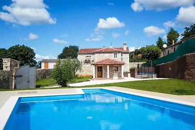 Villa mit Aussenpool