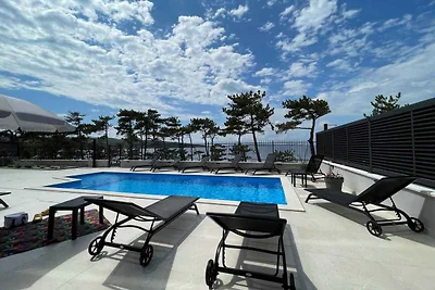 Ferienwohnung mit Terrasse und Klimaanage