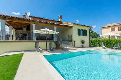 Villa mit Pool und Klimaanlage