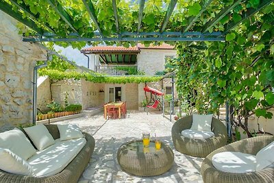 Ferienhaus mit Pool und Grill