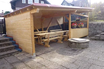Ferienhaus mit Kaminofen in Hanglage
