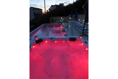 Ferienhaus mit Pool und Meerblick