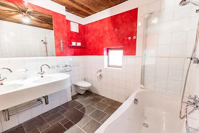 Ferienhaus mit Kachelofen und Wellness-Oase