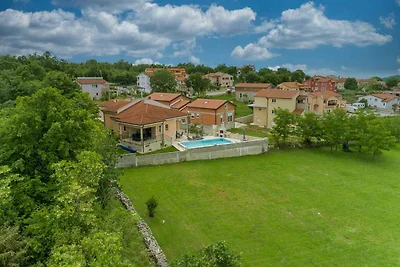 Villa mit eigenem Pool und Garten